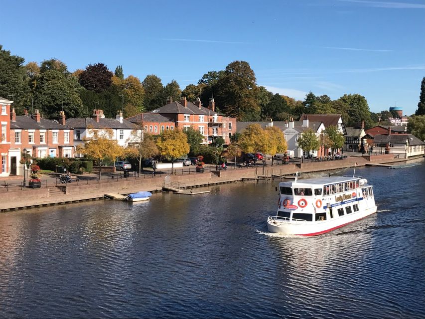 Chester: Half-Hour City Cruise - Chester Weir and the Old Dee Bridge: closing views from the water