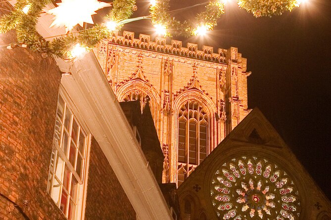 Christmas Guided Walking Tour in York - Mistletoe rules, and fruitcake with cheese