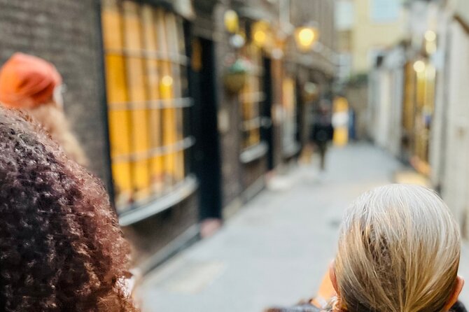 Christmas Lights and Markets Guided Walking Tour with Mulled Wine - The guide’s job: history you can see in the street