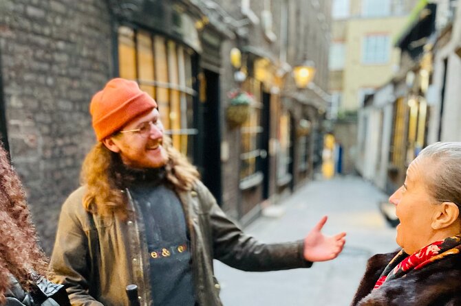 Christmas Lights and Markets Guided Walking Tour with Mulled Wine - Finishing at Trafalgar Square: a convenient end point