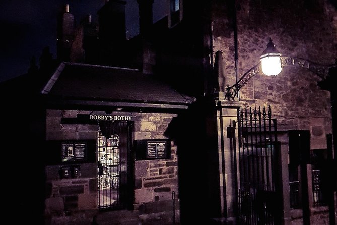 City of the Dead Haunted Graveyard Tour - Entering the Royal Mile at St Giles Cathedral, Tree of the Dead start