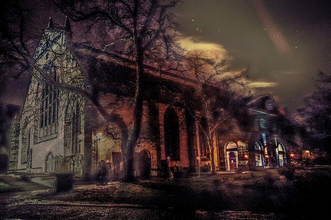 City of the Dead Haunted Graveyard Tour - The 1 hour 20 minute format and why the small group matters
