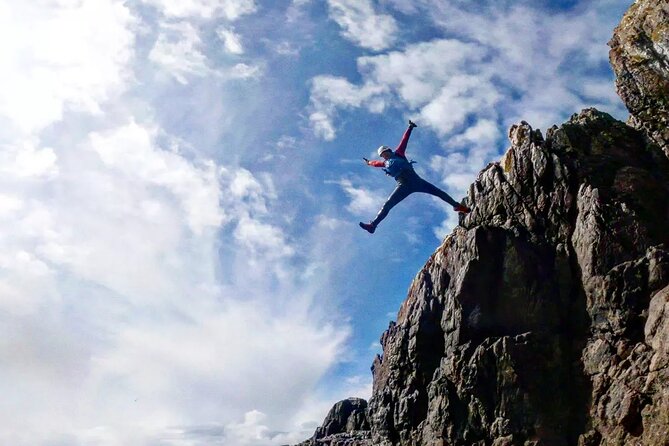 Coasteering (Cliff Jumping, Scrambling, Wild Swimming) on Anglesey - Quick Hits Before You Go