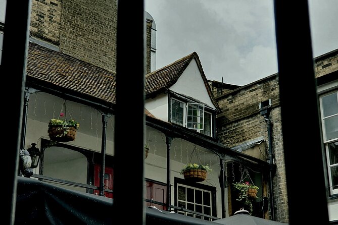 Creepy Cambridge - Cambridge's Most Entertaining Ghost Walk - What the guides do well, and how they shape your night