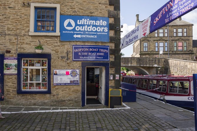 Day Boat Hire - Key Highlights at a Glance