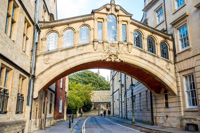 Discover Oxford and Cambridge with Guide from London by Coach - Time on Foot: Cobblestones, University Streets, and Smart Shoes