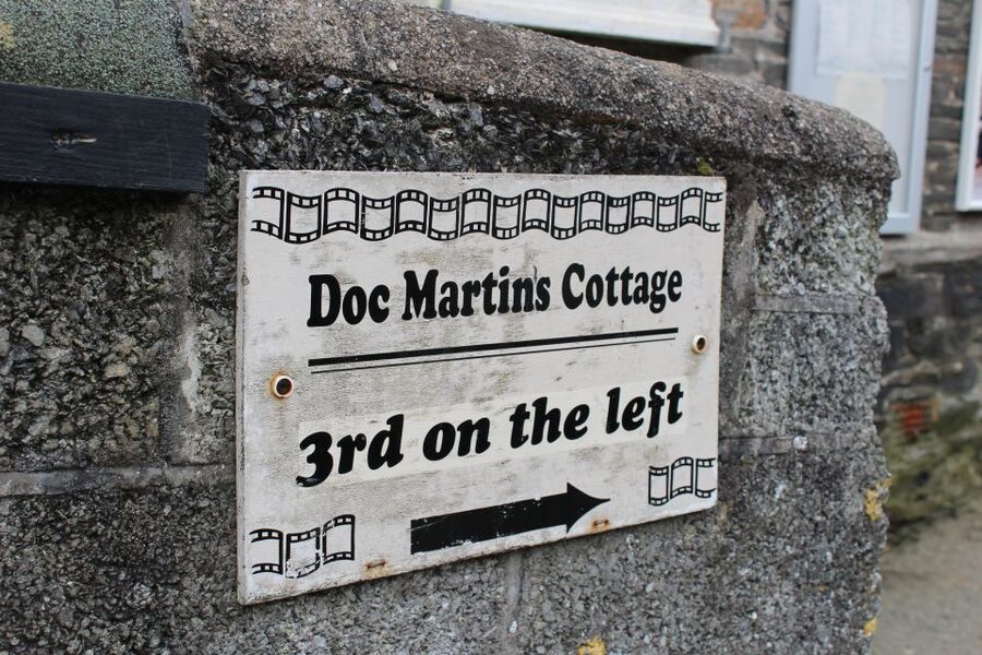 Doc Martin Tour - Meeting Outside Harbour Treats, Then Getting Your Bearings