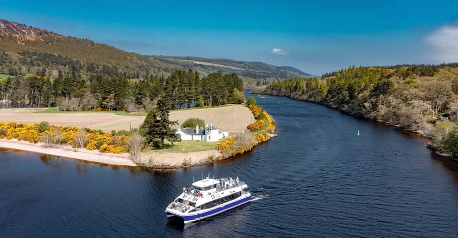 Dochgarroch: Caledonian Canal and Loch Ness 50min Cruise - Nessie search with sonar: a silly legend with real structure