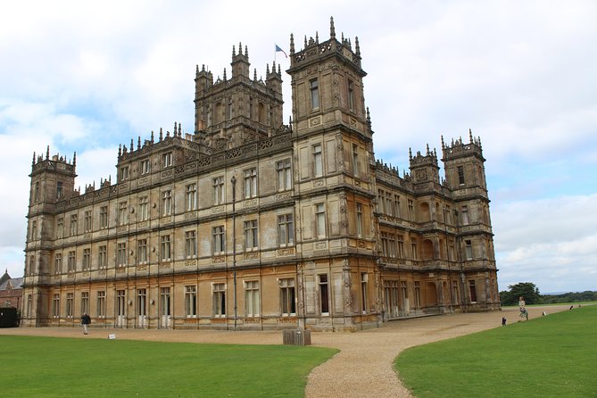 Downton Abbey and Village Small Group Tour from London - The Guides Make It: Trivia, Stories, and Behind-the-Scenes Color