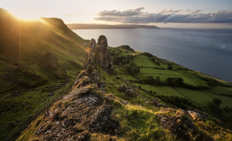 Dublin: Giant's Causeway, Dark Hedges & Titanic Guided Tour - Belfast passing by the stories, plus a quick city break