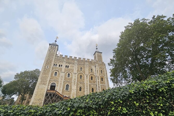 Easy Access Tower of London Crown Jewel Torture and Executions - The guide makes the difference, and names you might cross