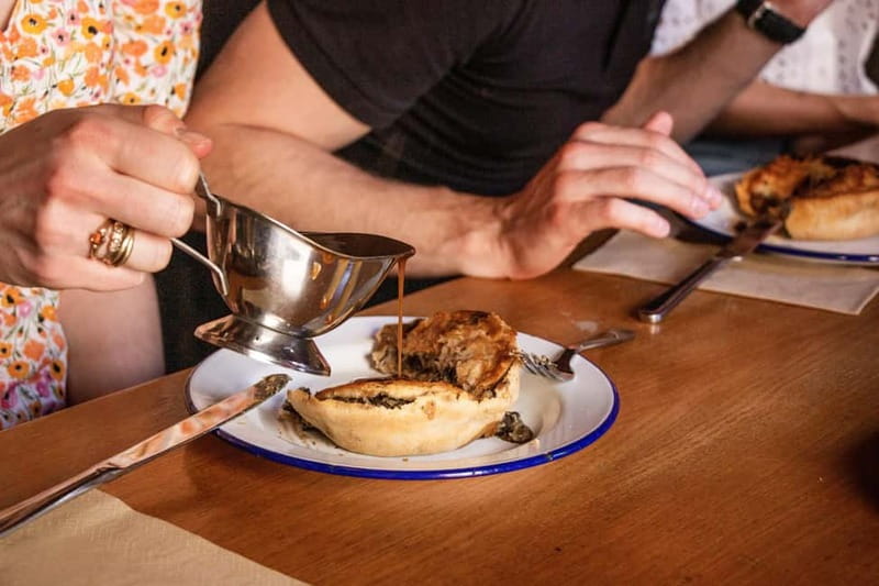 Eating London: Twilight Soho VIP Food & Drinks Tour - Stop 4: Bun House Chinatown for Cantonese Buns
