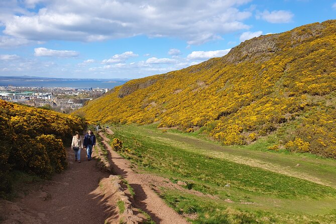 Edinburgh: Arthur's Seat Hike with Local Guide - What you actually do on the 2-hour climb in Holyrood Park