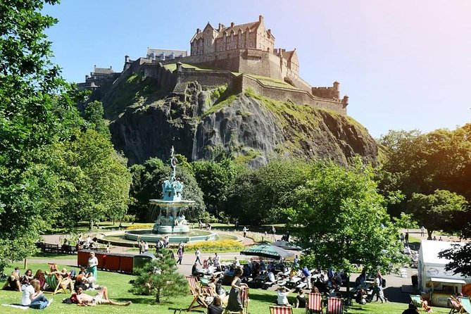 Edinburgh Castle Guided Walking Tour in English - Edinburgh Castle grounds, dungeons talk, and Crown Jewels context