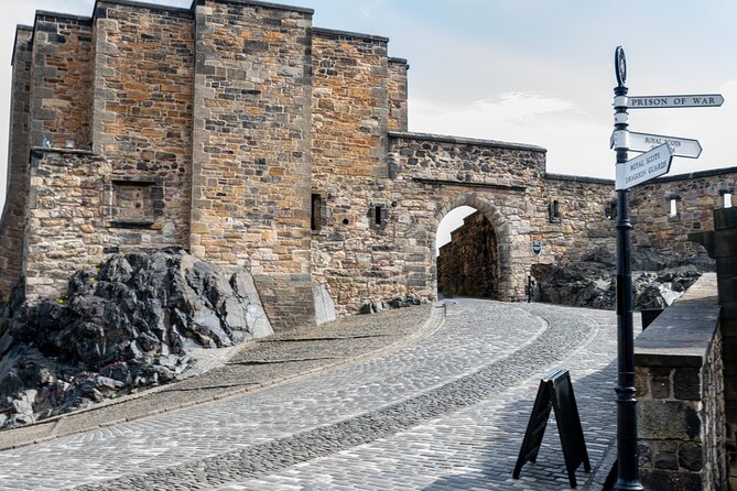Edinburgh Castle: Guided Walking Tour with Entry Ticket - Why the outdoors-only part can be a big deal, and how to handle it
