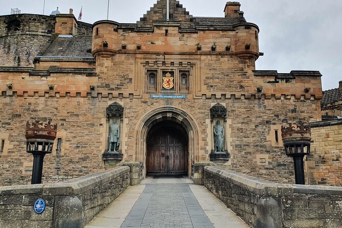 Edinburgh Castle Highlights Tour with Tickets, Map, and Guide - Crown Square and the Royal Palace, plus the Scottish Crown Jewels