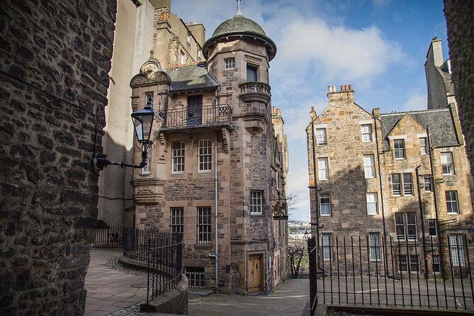 Edinburgh Castle & Royal Mile Walking Tour - Ticket Included - Grassmarket: The Pub District With a Dark Past (Stop 6)
