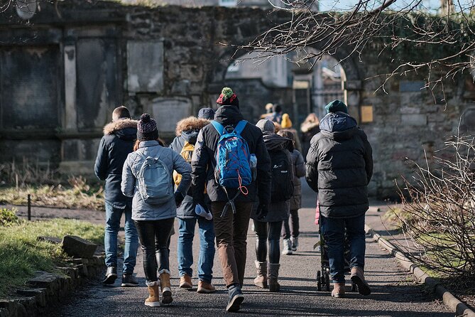 Edinburgh Full Day Walking Tour with Castle Included -Small Group - High Street lunch break: where the Royal Mile does what it does best