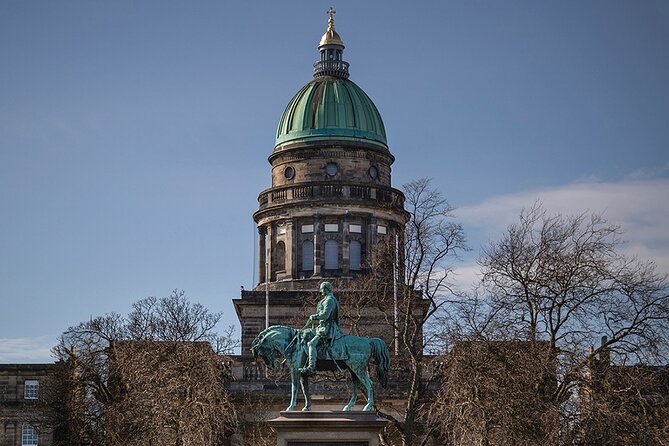Edinburgh Full Day Walking Tour with Castle Included -Small Group - Greyfriars Bobby and Greyfriars Kirkyard: the dog story turns into real places