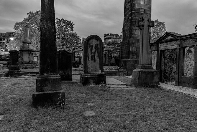 Edinburgh Ghost Tour: Mysteries, Legends and Murders - The darker core: Burke and Hare, the corpse trade, and graveyard stops