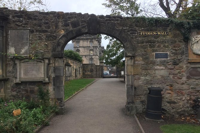 Edinburgh: History Lovers Old Town Walking Tour - The Stops That Turn Edinburgh Landmarks Into Real People