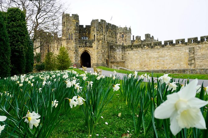 Edinburgh: Holy Island, Alnwick Castle & Kingdom of Northumbria - Flodden Battlefield: a short stop with a big historical punch