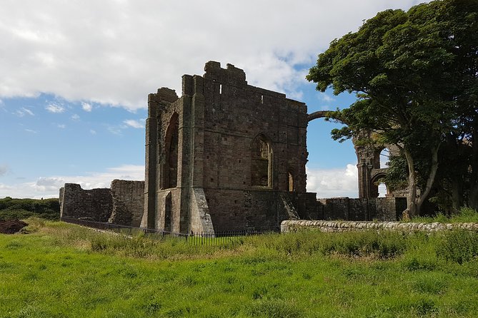 Edinburgh: Holy Island, Alnwick Castle & Kingdom of Northumbria - Weather and tide reality checks: how not to let it ruin your day