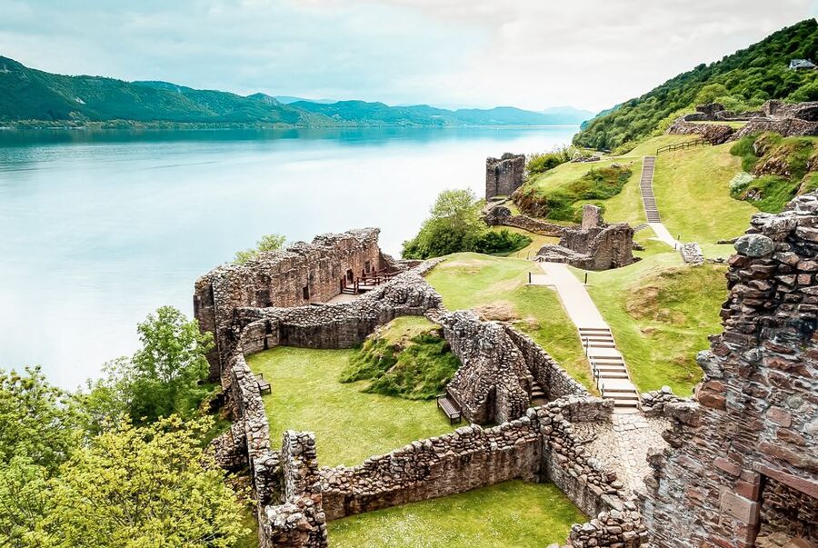 Edinburgh: Loch Ness, Glencoe & the Scottish Highlands Tour - Urquhart Castle and the Nessie search: how to get the best results