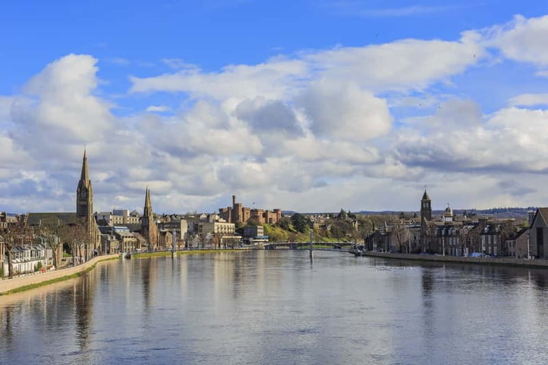 Edinburgh: Loch Ness, Inverness & Highlands Tour in Spanish - Glen Coe beauty at three points, plus the Three Sisters