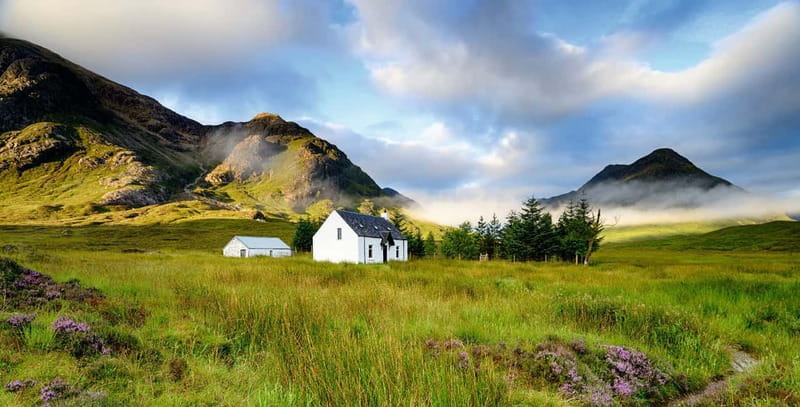 Edinburgh: Loch Ness, Inverness & Highlands Tour in Spanish - Inverness along River Ness, a Highland capital stop