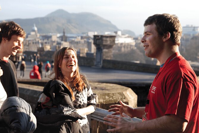Edinburgh: Old Town's Highlights Walking Tour - Stop 1 on the Royal Mile: Street Life, Shops, and the Main Spine of the City