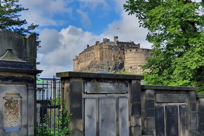 Edinburgh Private Walking Tour - Pacing, terrain, and weather: what to wear so you enjoy the walk
