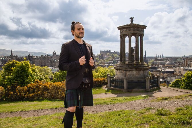 Edinburgh Private Walking Tour in Spanish - Edinburgh City Chambers and Mary King’s Close, where the city keeps receipts