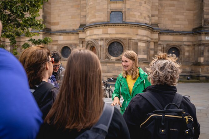 Edinburgh: Pubs & History Walking Tour with Beer Tasting - Two hours in Edinburgh that mixes Old Town landmarks with real beer stops