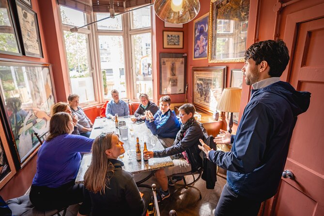 Edinburgh: Pubs & History Walking Tour with Beer Tasting - Starting at St Giles, then walking a route that stays easy to follow