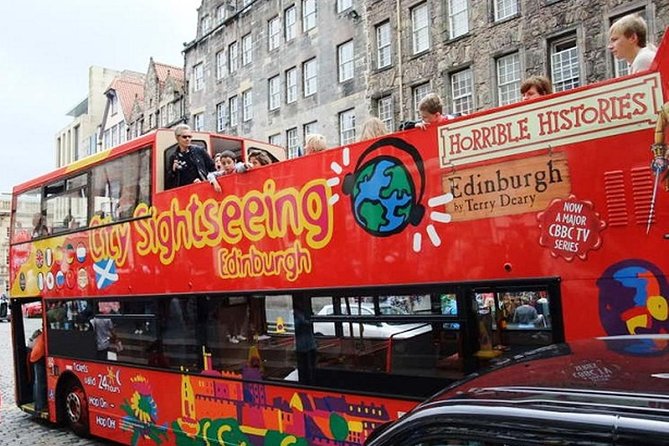 Edinburgh Rail Trip from London with Castle entry and Hop-on Hop-off bus - Stop 3 and 4: Princes Street Gardens and Old Town in Short Bursts