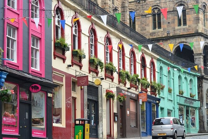 Edinburgh Rail Trip from London with Castle entry and Hop-on Hop-off bus - Stop 5 and 6: Royal Mile and Princes Street, the Edinburgh Two-Part View