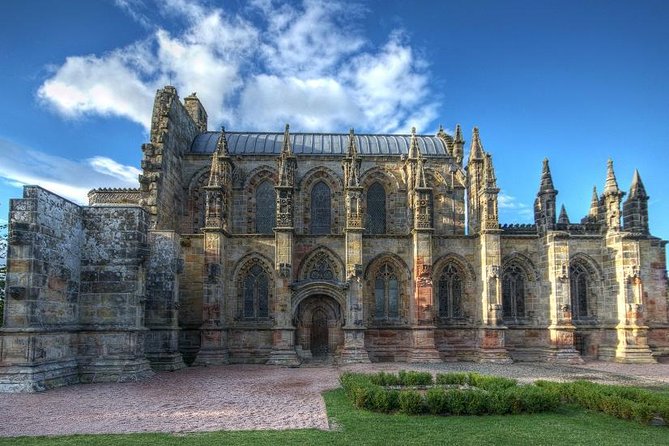 Edinburgh: Rosslyn Chapel, the Borders & Glenkinchie Distillery - Melrose Abbey grounds: heart legends and an abbey that is not fully open