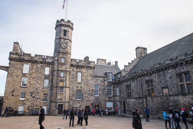 Edinburgh Skip-the-Ticket-Line Castle Walking Tour - Why skip-the-ticket-line matters on the Royal Mile