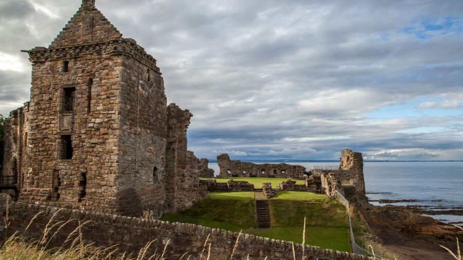 Edinburgh: St Andrews, Dunfermline Abbey and Fife Coast Tour - How the full day works, from Morrison St to the Fife coast