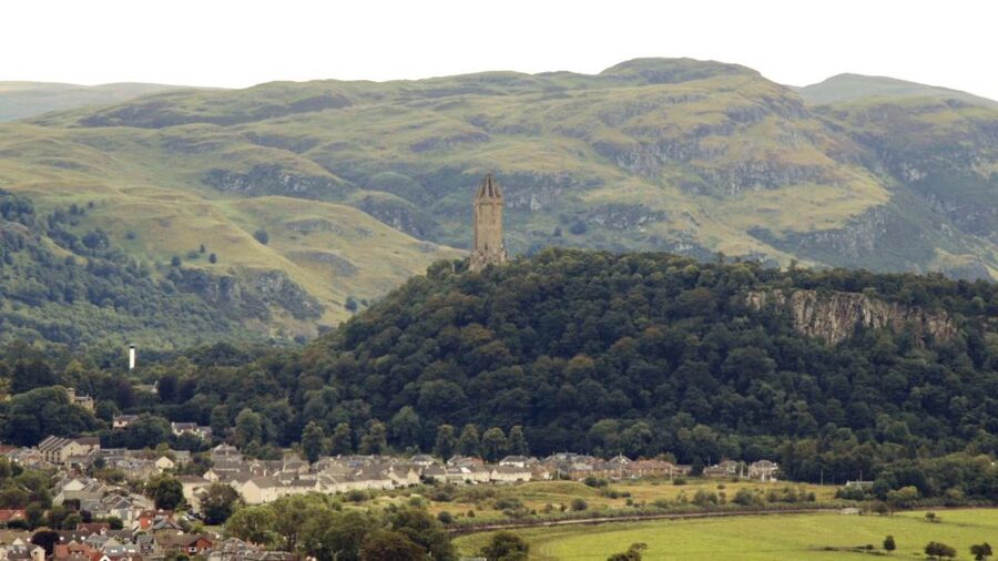 Edinburgh: Stirling, Whisky and St Andrews Tour in Spanish - South Queensferry And Forth Bridge Views On The Way Back