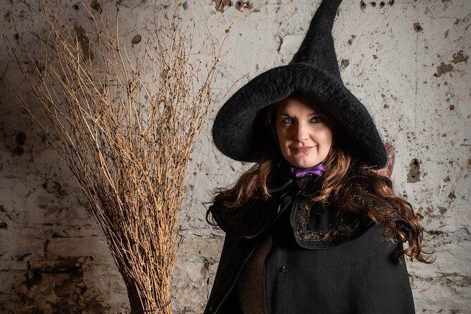 Edinburgh: Witches & Haunted History Walking Tour - Lady Stairs House courtyard: grim episodes plus Scotland’s poet