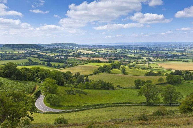England in One Day: Stonehenge, Bath, the Cotswolds and Stratford-upon-Avon Day Trip from London - Stratford-upon-Avon: half-timbered streets, Shakespeare context, and your included guided hour