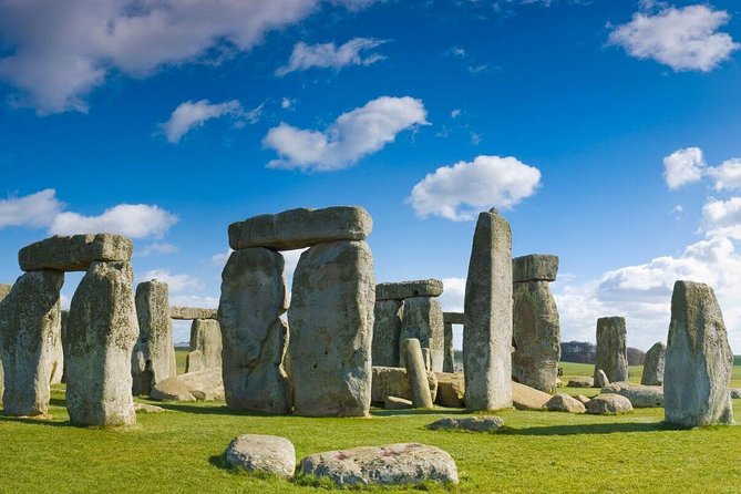 Extended visit: Windsor Castle & Stonehenge - Meeting at Victoria and Riding in a Modern Coach (Wi-Fi and Toilet Included)
