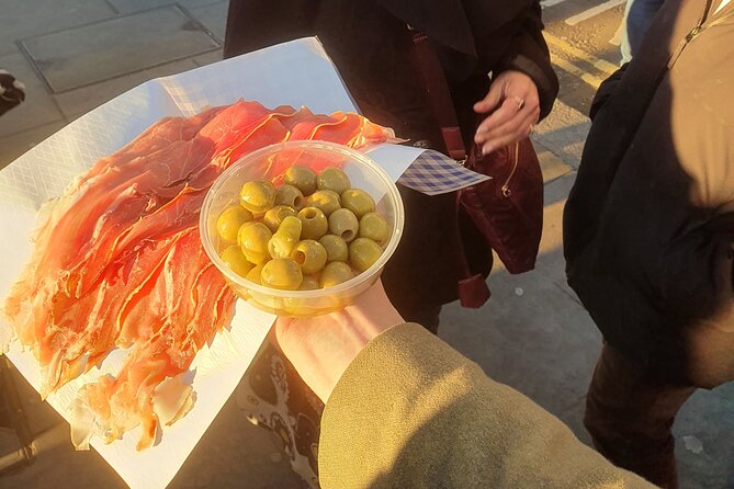 Food and Drink Walking Tours in West London's Notting Hill Area - Who should book this Notting Hill food-and-art walk