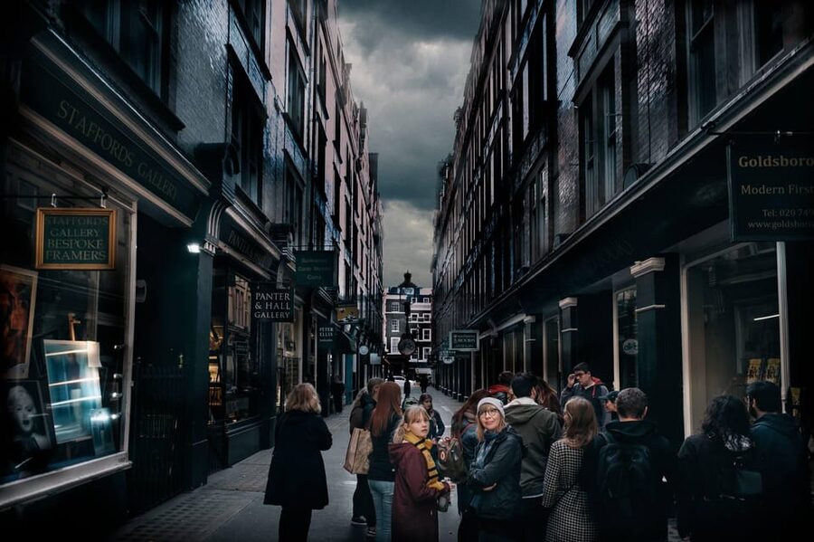 French Language: Original Harry Potter Walking Tour - The Thames boat option: Golden Hinde, London Eye, and river views