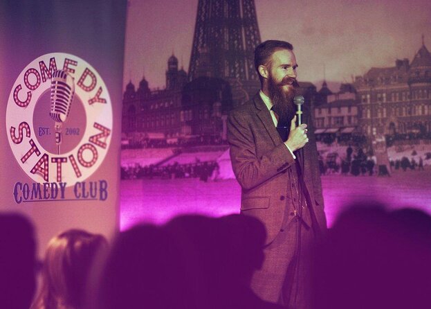 Friday & Saturday night comedy club entry - The bar and drink timing: plan your order around the intervals