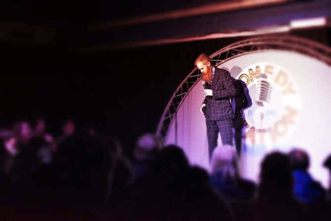 Friday & Saturday night comedy club entry - How the comedy show runs: host, sets, and a steady pace