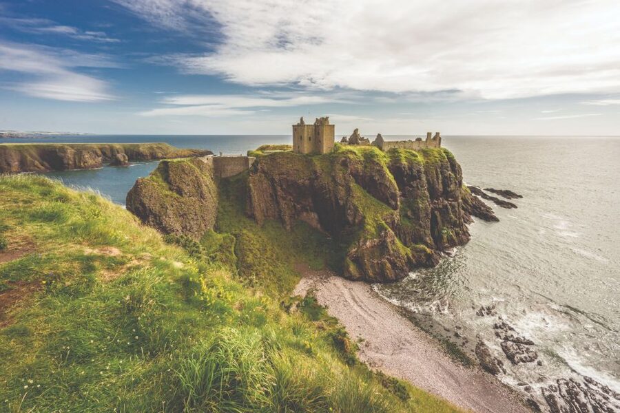 From Aberdeen: Dunnottar Castle and Cairngorms Day Trip - Braemar lunch break: where to refuel in the Cairngorms area
