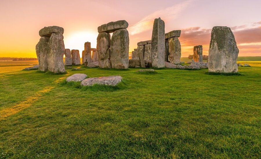 From Brighton: Stonehenge and Bath Full-Day Trip - The Bath walking tour and how to use your free time well